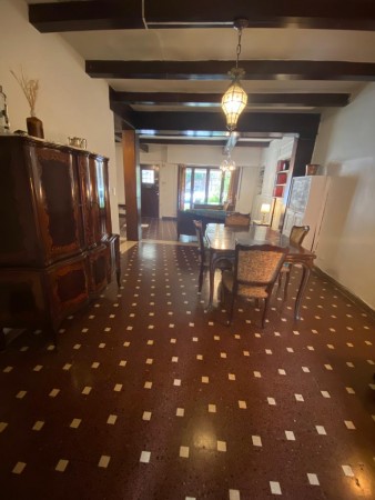 Venta chalet de estilo ideal para emprendimiento 