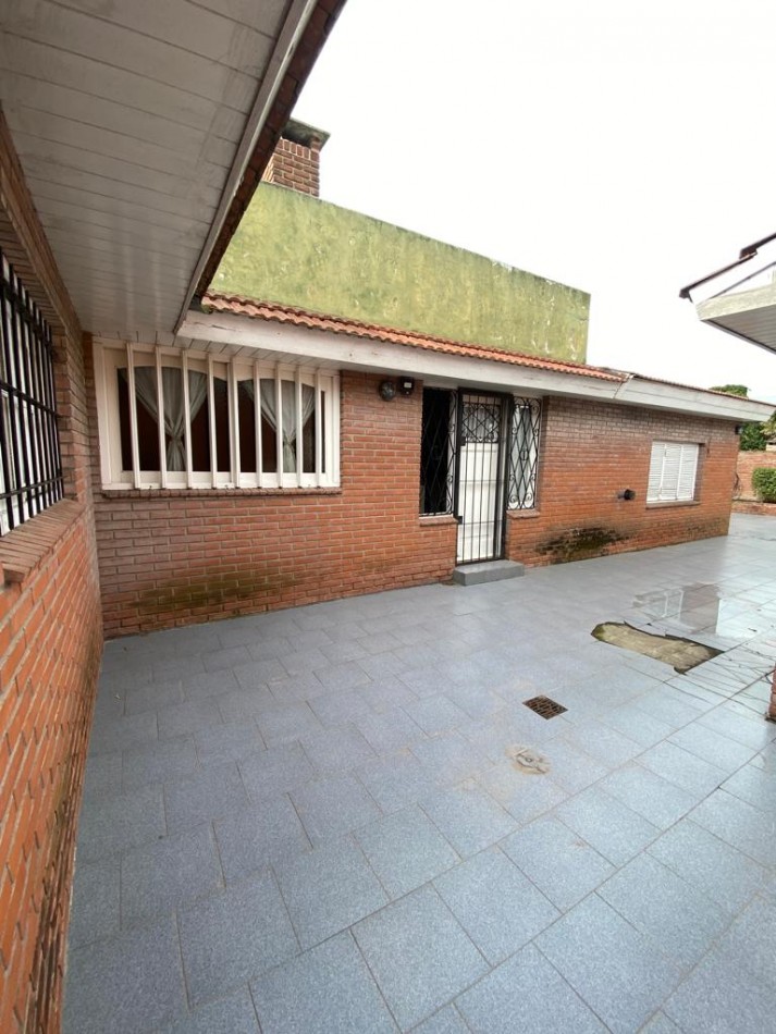 Chalet 3 amb + depto patio y quincho. Barrio las avenidas