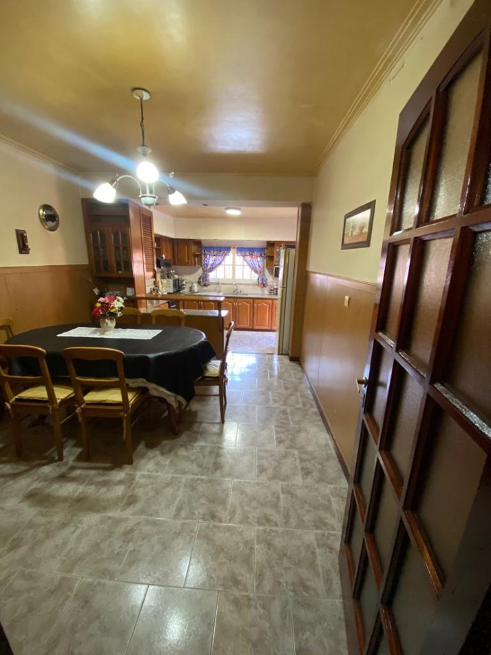 Chalet 3 amb + depto patio y quincho. Barrio las avenidas