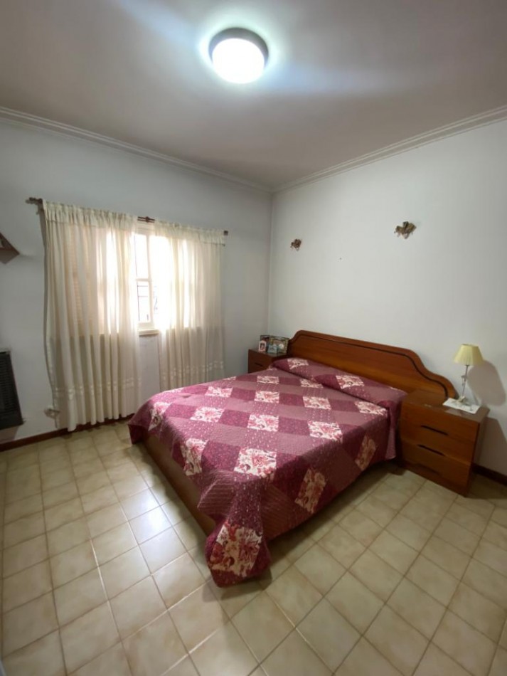 Chalet 3 amb + depto patio y quincho. Barrio las avenidas