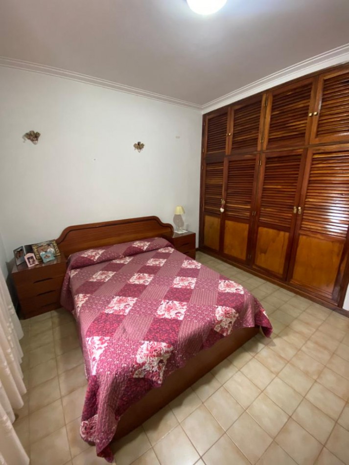 Chalet 3 amb + depto patio y quincho. Barrio las avenidas