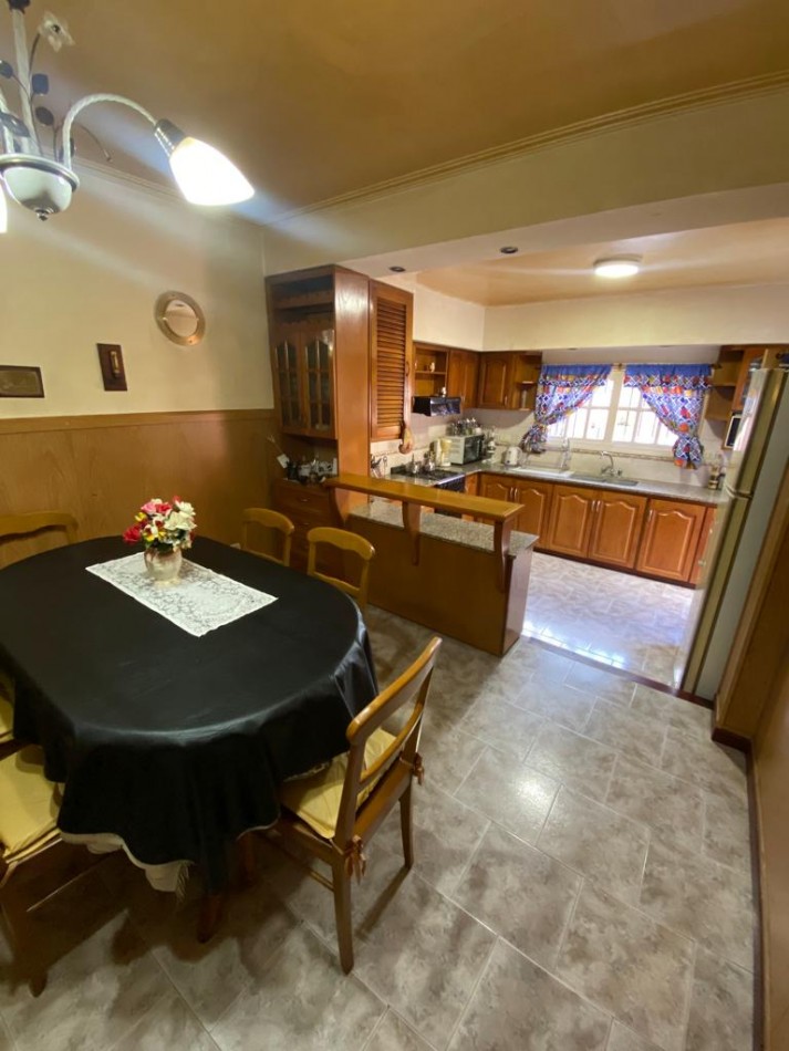 Chalet 3 amb + depto patio y quincho. Barrio las avenidas