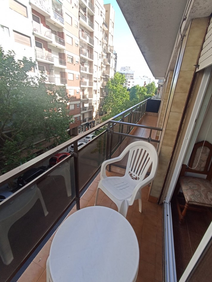 ALQUILER TEMPORADA. 2 ambientes con balcon, zona Plaza Colon 