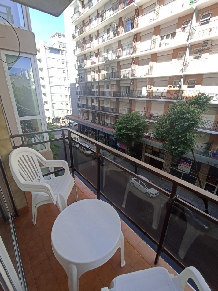 ALQUILER TEMPORADA. 2 ambientes con balcon, zona Plaza Colon 