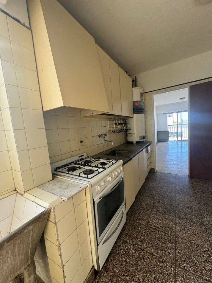 ALQUILER 36 MESES - Departamento 3 amb con dependencia y balcon a la calle Z/MACROCENTRO 