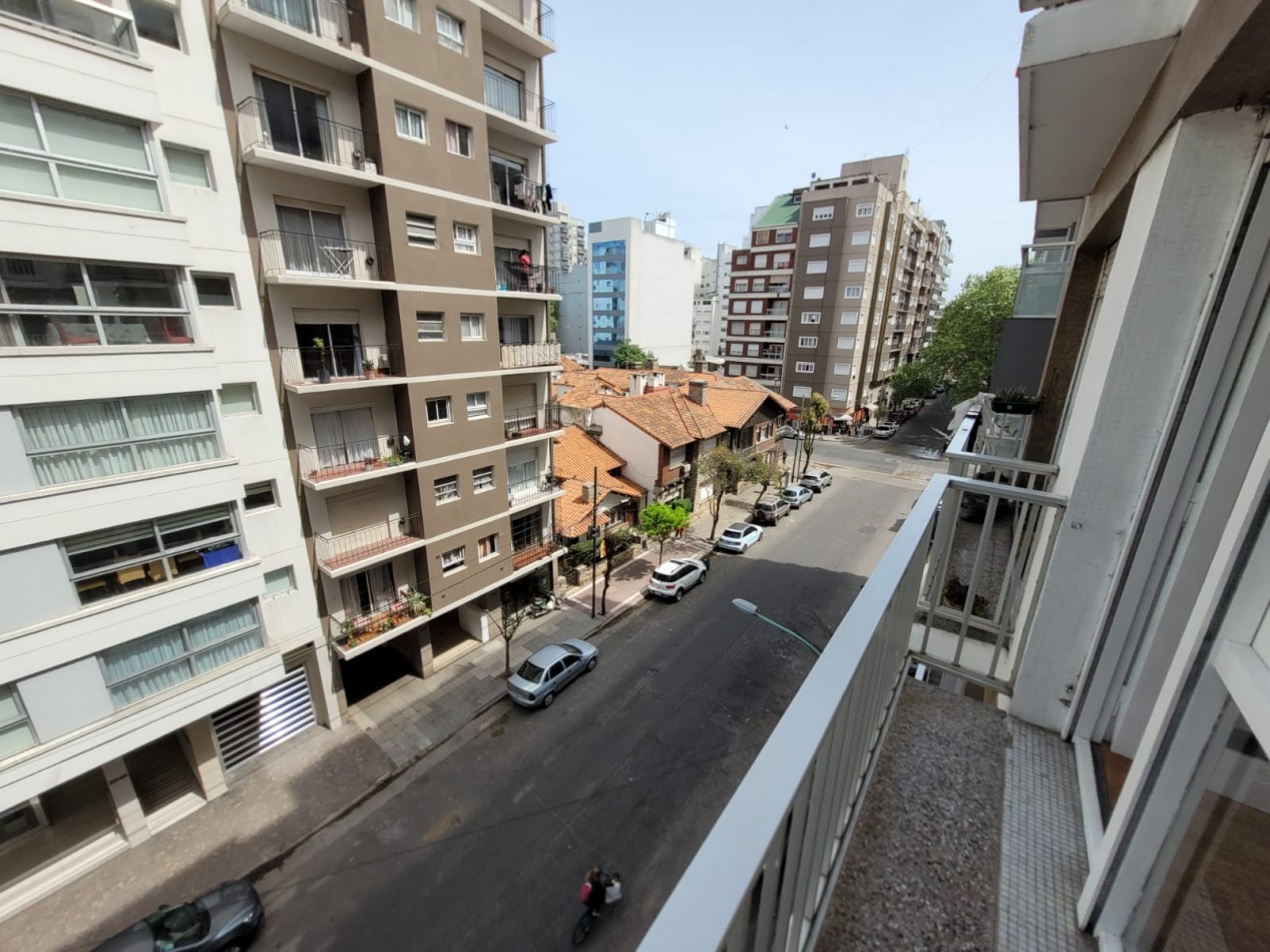 3 ambientes al frente con balcon, zona Plaza Mitre