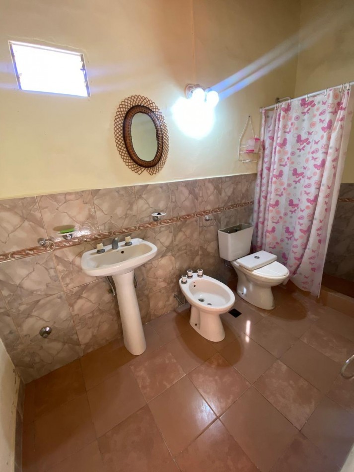 Venta casa 6 ambientes parque y quincho en Santa Clara del Mar 