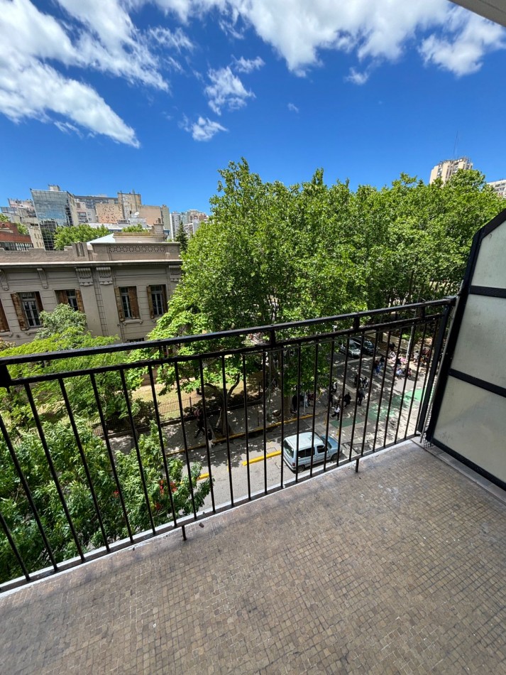 Ambiente al frente con balcon, zona Punta Iglesia 