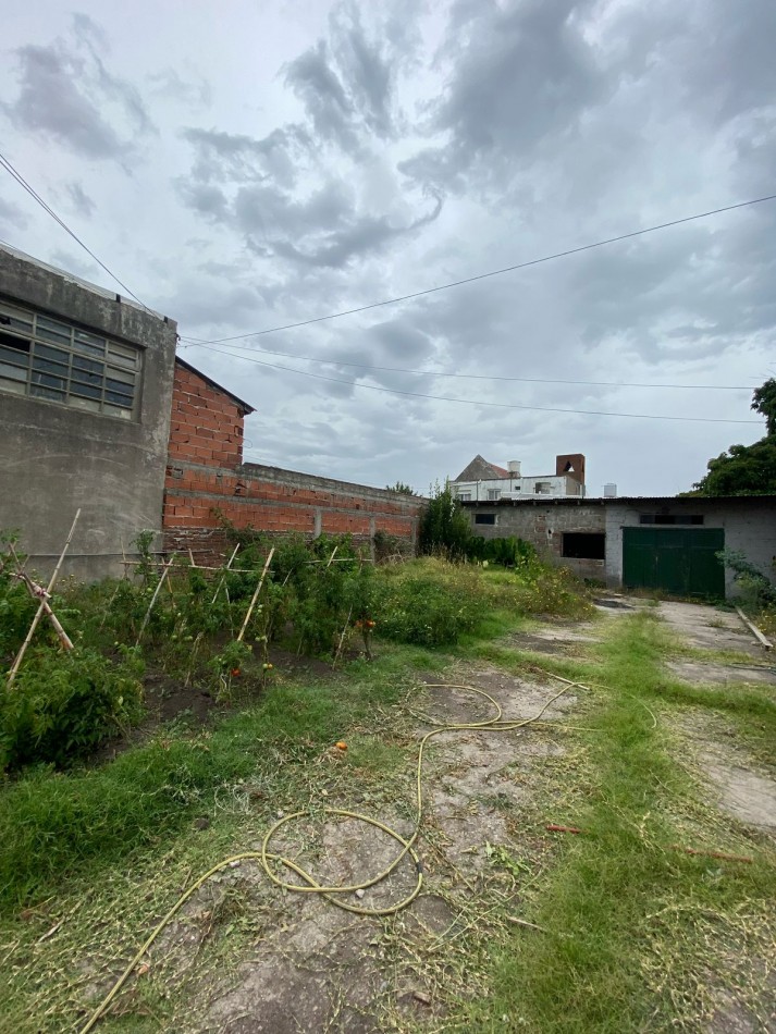 Casa 3 ambientes a reciclar/demoler, barrio 9 de Julio 