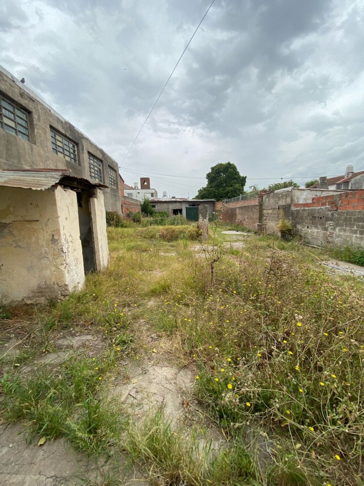 Casa 3 ambientes a reciclar/demoler, barrio 9 de Julio 