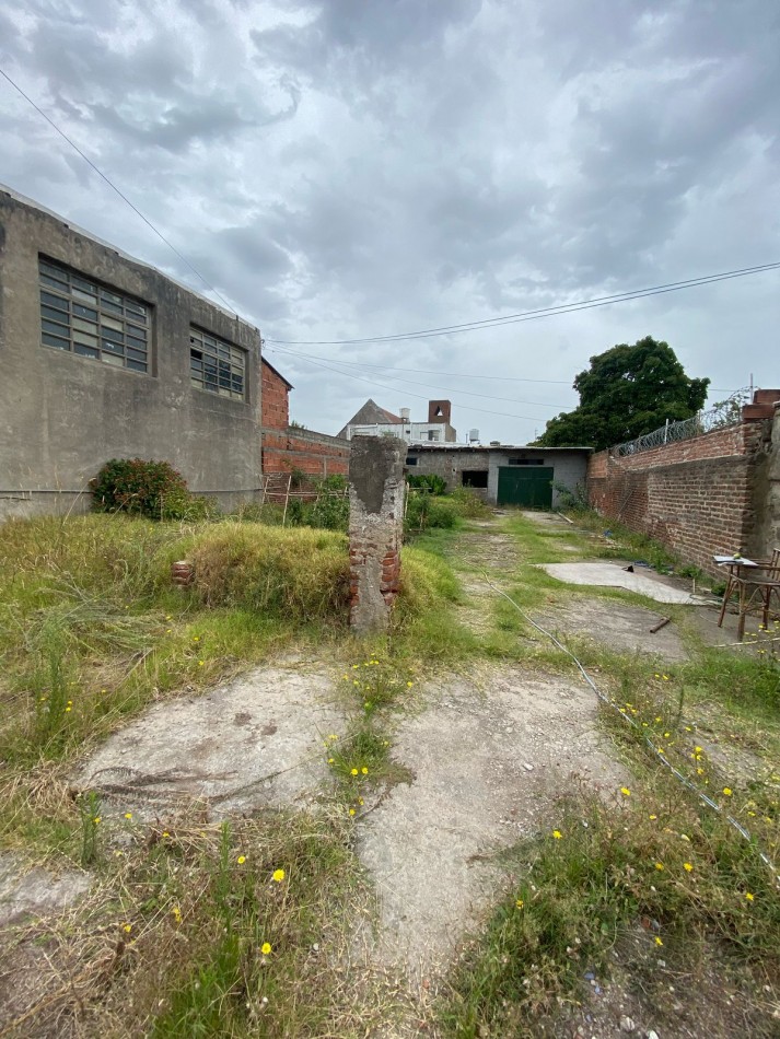 Casa 3 ambientes a reciclar/demoler, barrio 9 de Julio 