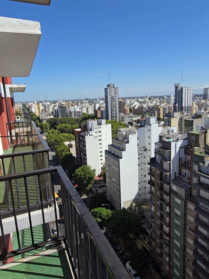 VENTA departamento 3 amb con dependencia, cochera y vista al mar en zona Centro 