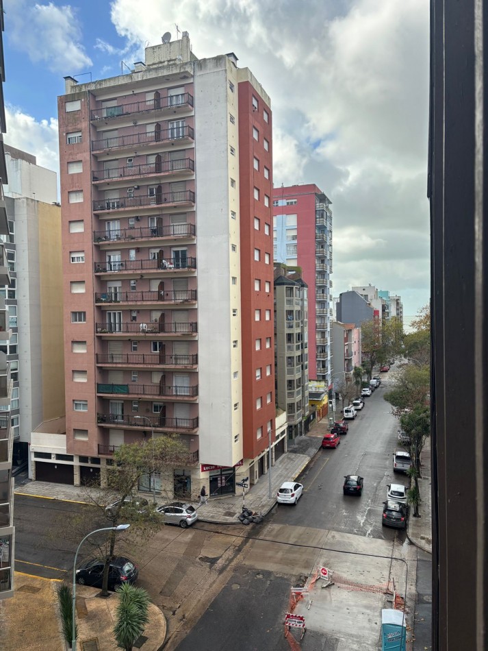 Impecable departamento al frente, zona La Perla