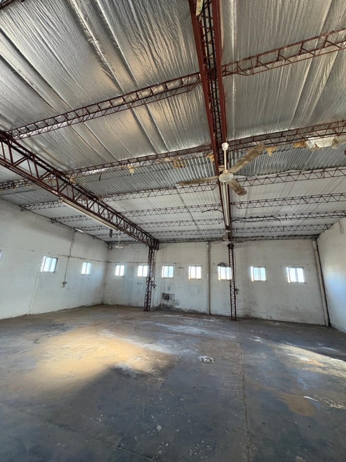 ALQUILER COMERCIAL Galpon de 380 mts con oficinas, zona Las Avenidas