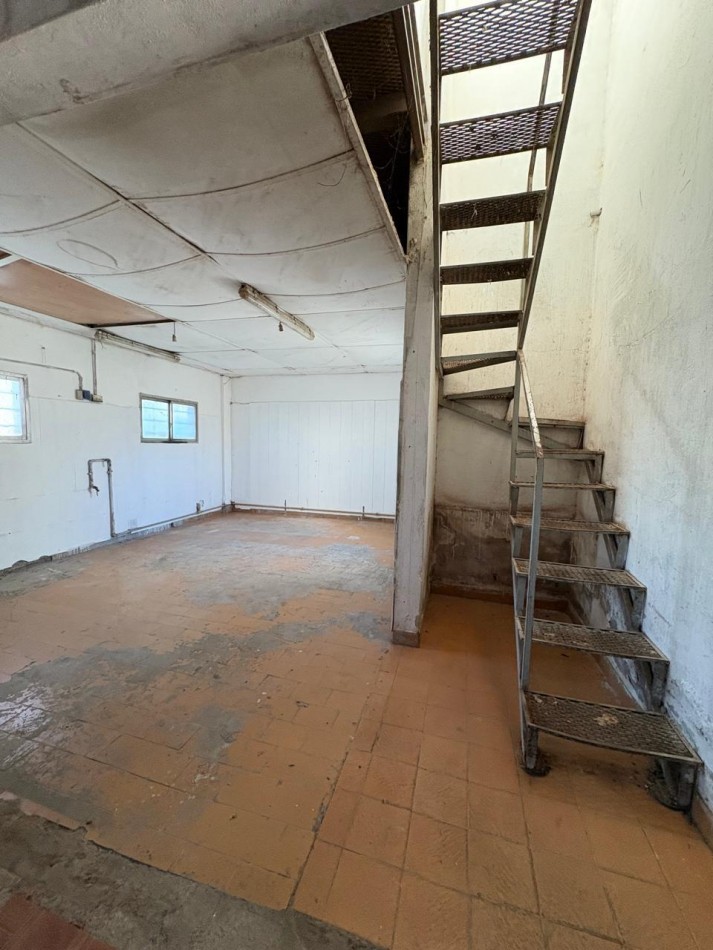 ALQUILER COMERCIAL Galpon de 380 mts con oficinas, zona Las Avenidas