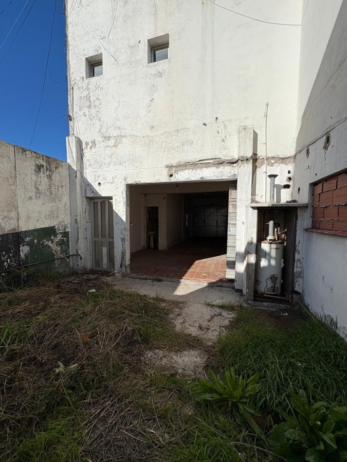ALQUILER COMERCIAL Galpon de 380 mts con oficinas, zona Las Avenidas