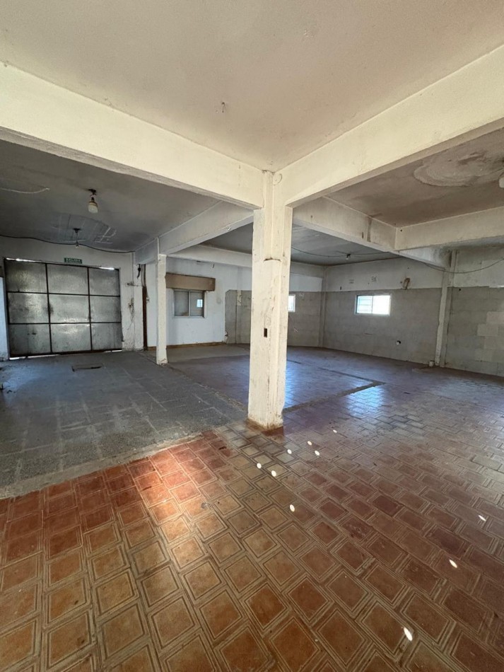 ALQUILER COMERCIAL Galpon de 380 mts con oficinas, zona Las Avenidas