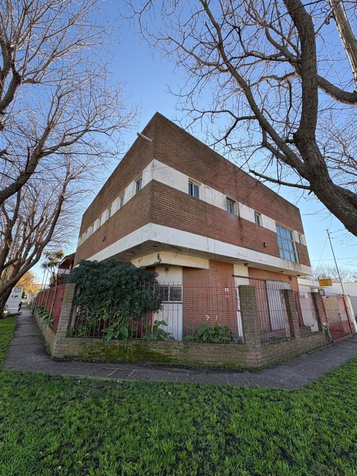 ALQUILER COMERCIAL Galpon de 380 mts con oficinas, zona Las Avenidas