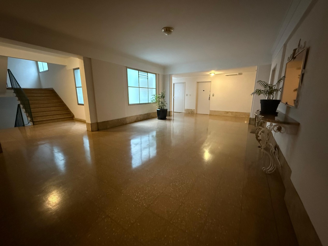Departamento 3 amb con dependencia Z/Plaza Colon