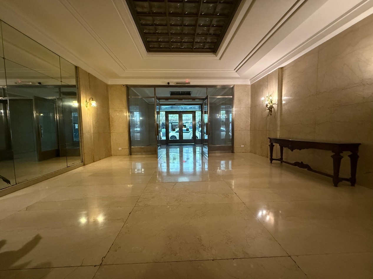 Departamento 3 amb con dependencia Z/Plaza Colon