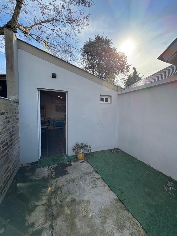 Alquiler 24 meses PH monoambiente con entrada de auto y patio propio. Zona Colinas P. Ramos 