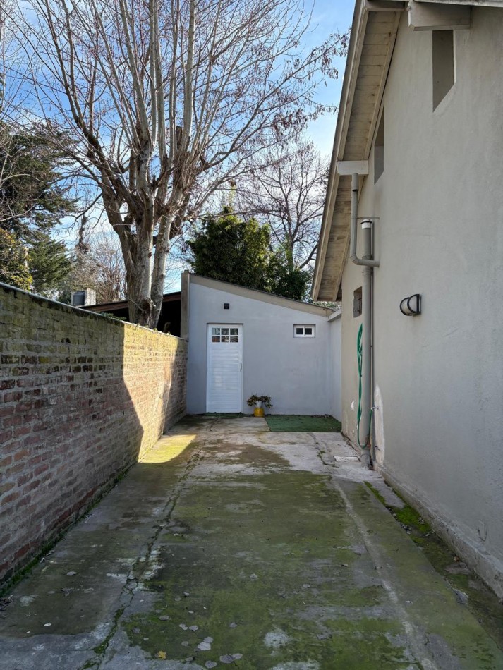 Alquiler 24 meses PH monoambiente con entrada de auto y patio propio. Zona Colinas P. Ramos 