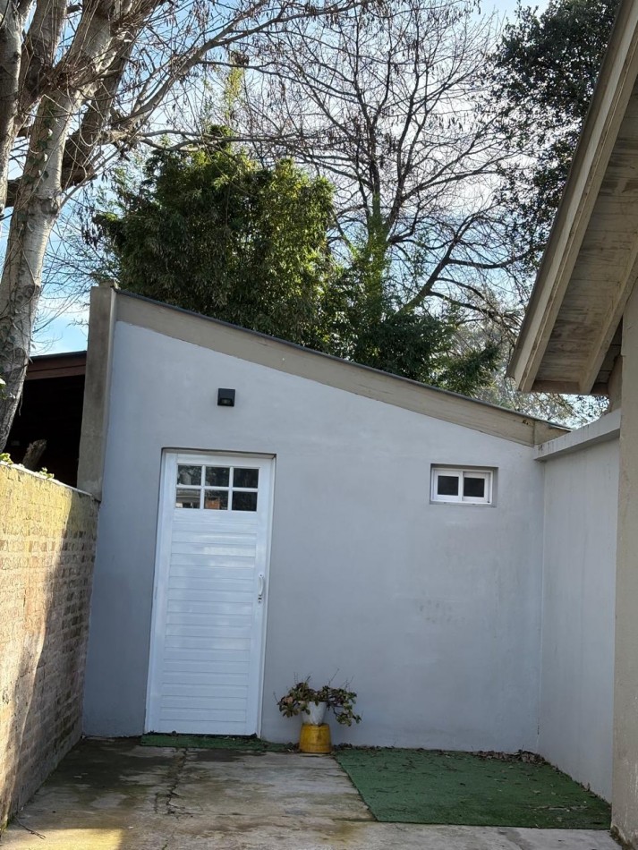 Alquiler 24 meses PH monoambiente con entrada de auto y patio propio. Zona Colinas P. Ramos 