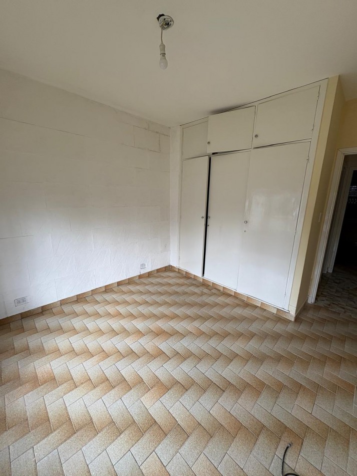 ALQUILER 24 MESES Casa 3 amb c/ parque y cochera, barrio Juramento 