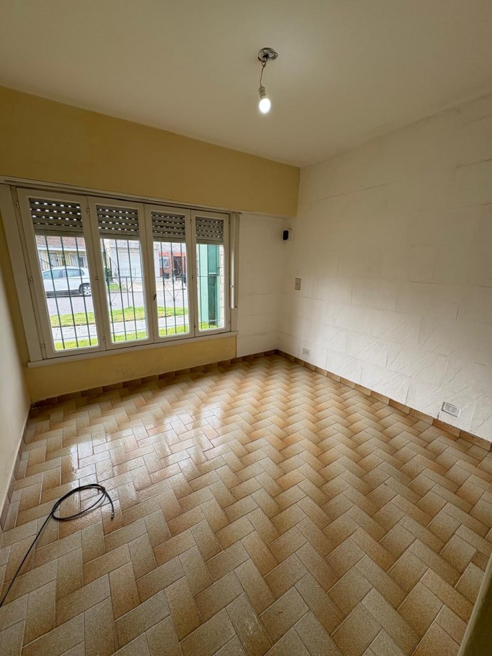 ALQUILER 24 MESES Casa 3 amb c/ parque y cochera, barrio Juramento 