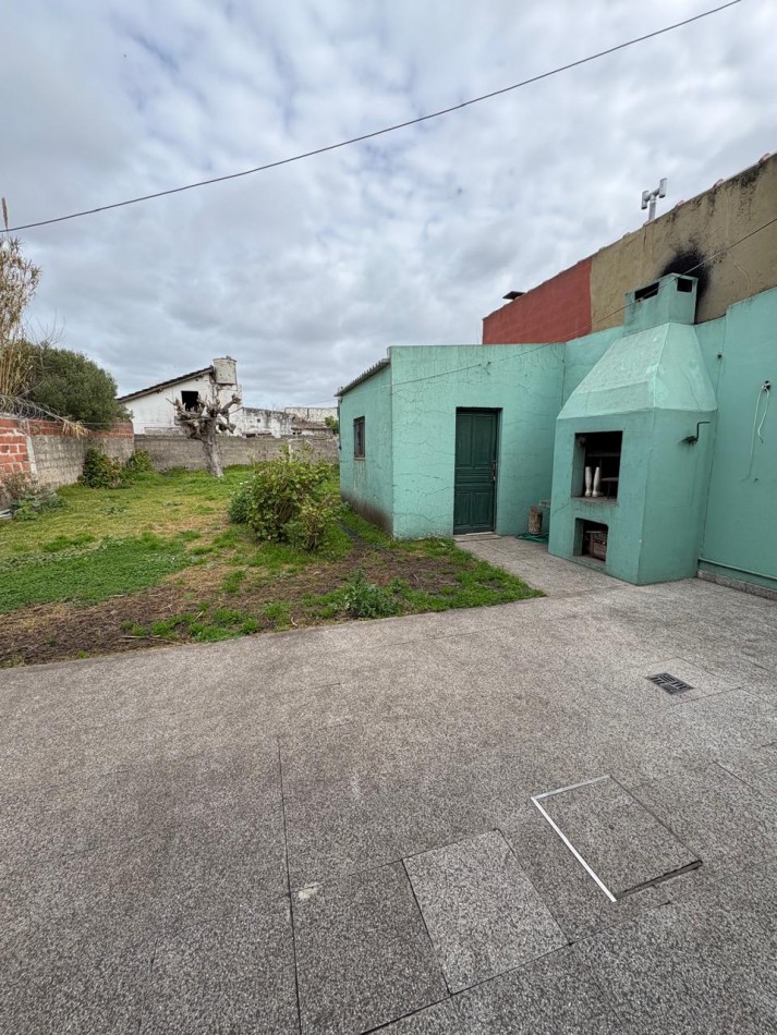 ALQUILER 24 MESES Casa 3 amb c/ parque y cochera, barrio Juramento 