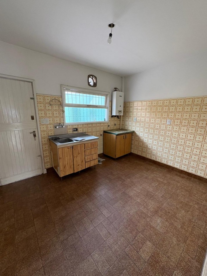 ALQUILER 24 MESES Casa 3 amb c/ parque y cochera, barrio Juramento 