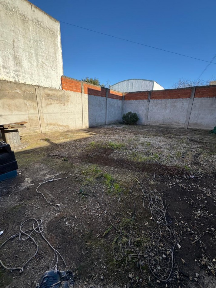 ALQUILER COMERCIAL Galpon de 202 mts, zona Vertiz y Edison 