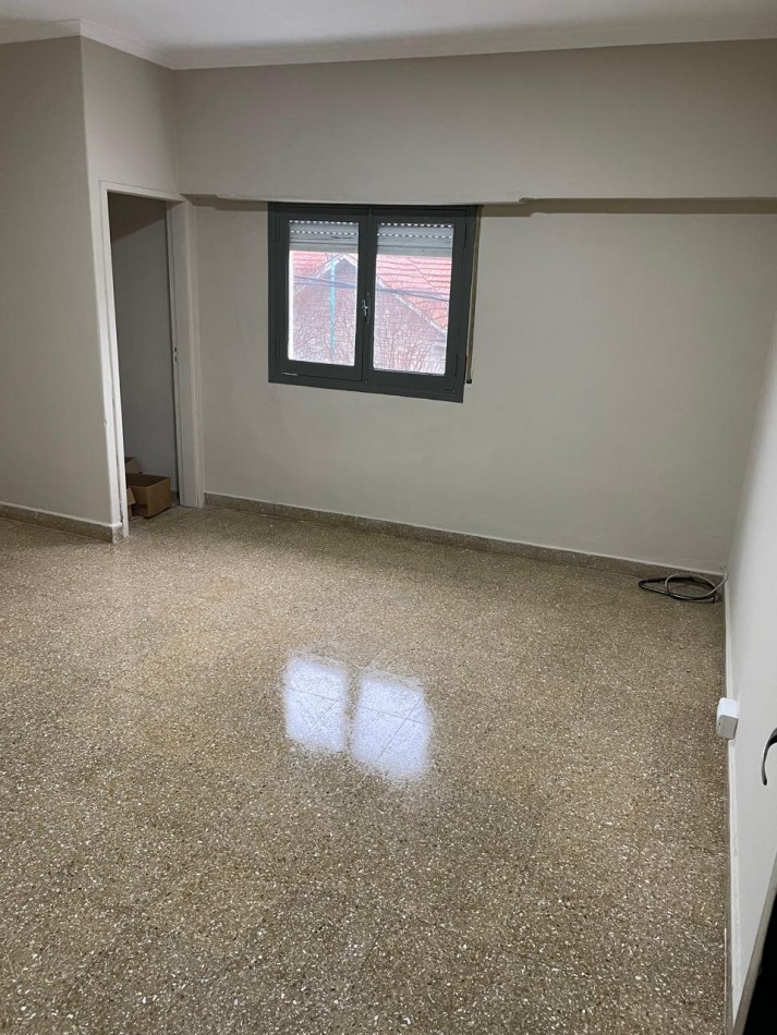 Alquiler 24 meses PH 2 amb a la calle con terraza Z / Parque Luro 