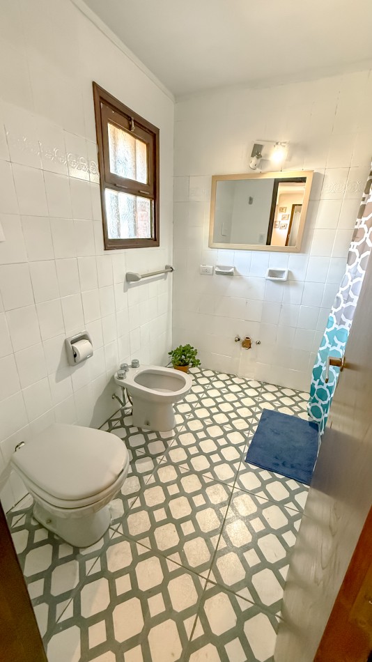 Chalet 4 ambientes, con garaje/quincho y jardin
