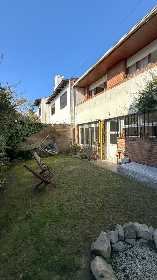Chalet 4 ambientes, con garaje/quincho y jardin