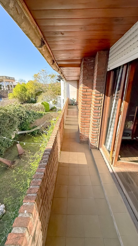 Chalet 4 ambientes, con garaje/quincho y jardin