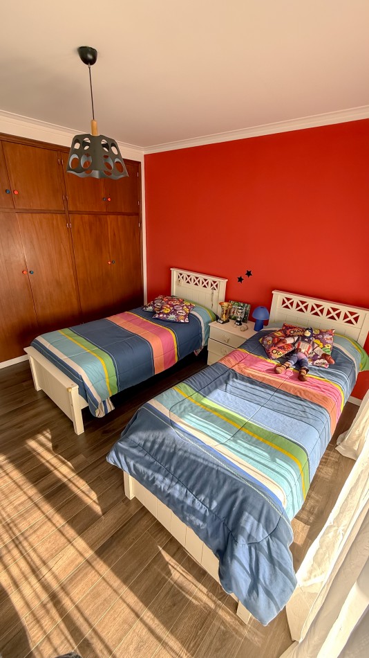 Chalet 4 ambientes, con garaje/quincho y jardin