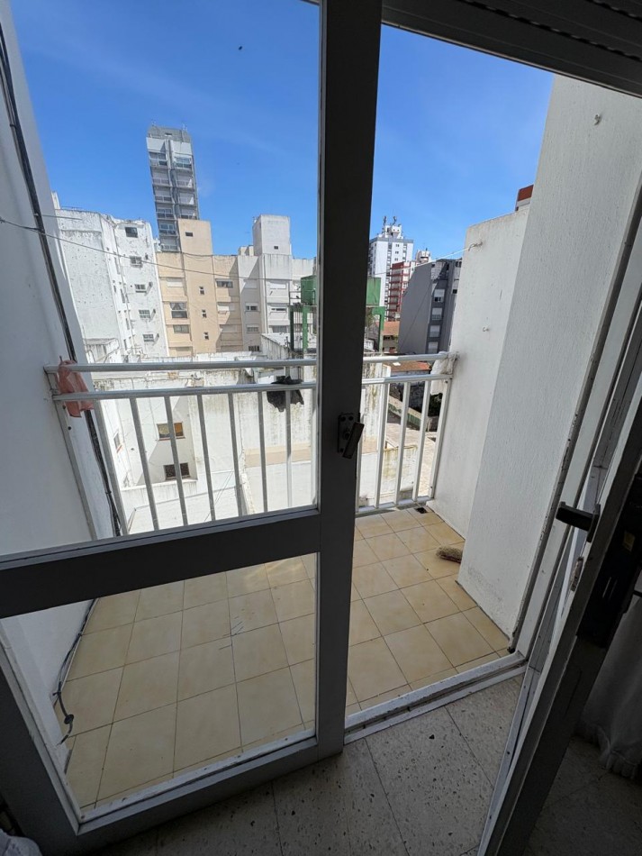 ALQUILER 24 MESES Depto 2 ambientes con balcon, zona La Perla 