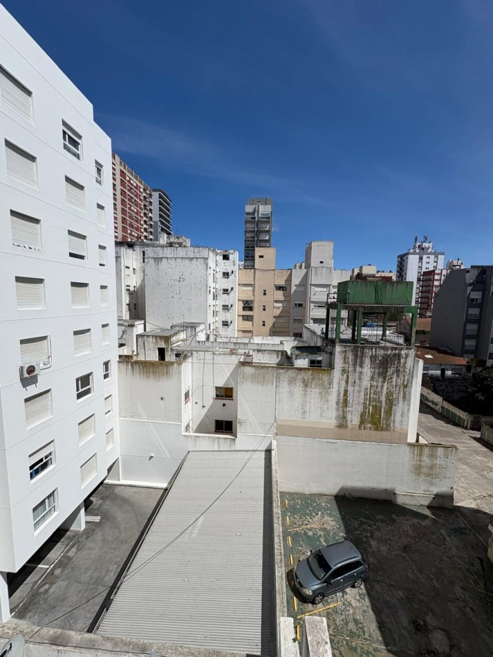 ALQUILER 24 MESES Depto 2 ambientes con balcon, zona La Perla 