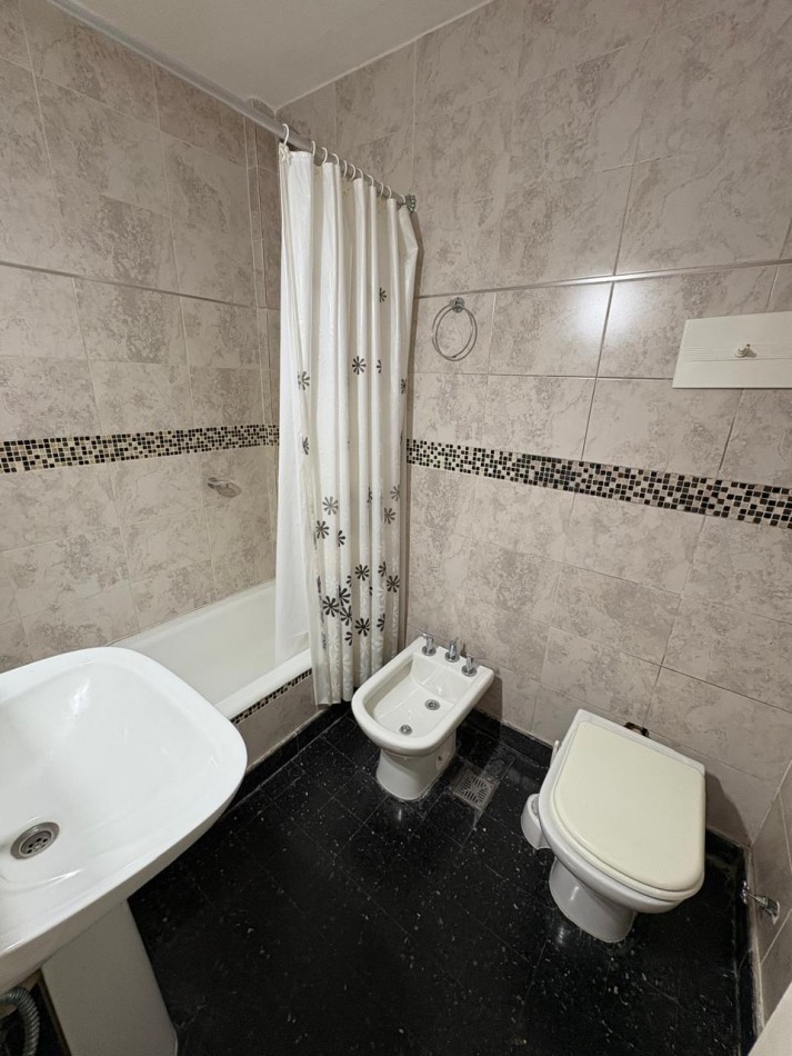 ALQUILER 24 MESES Depto 2 ambientes con balcon, zona La Perla 
