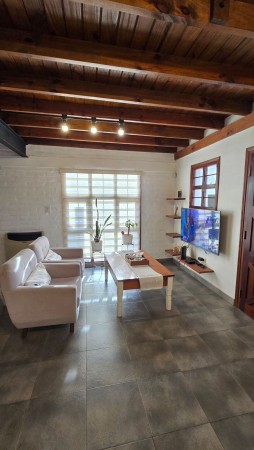 Venta PH independiente 4 ambientes  garage y jardin 