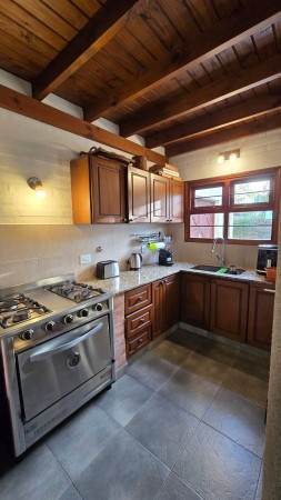 Venta PH independiente 4 ambientes  garage y jardin 