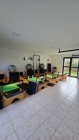 Venta PH independiente 4 ambientes  garage y jardin 
