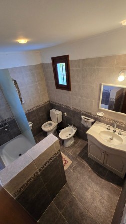 Venta PH independiente 4 ambientes  garage y jardin 