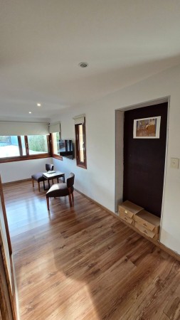 Venta PH independiente 4 ambientes  garage y jardin 