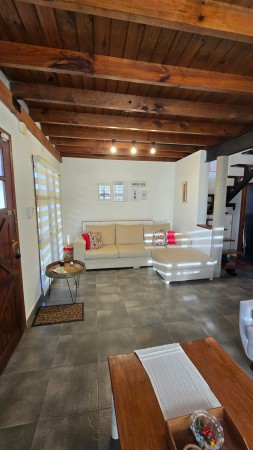 Venta PH independiente 4 ambientes  garage y jardin 