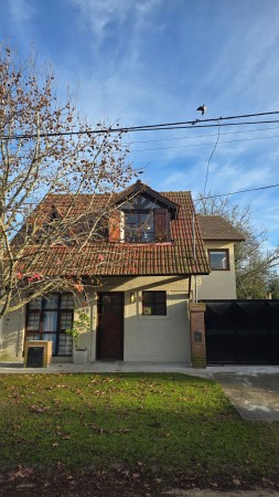 Venta PH independiente 4 ambientes  garage y jardin 