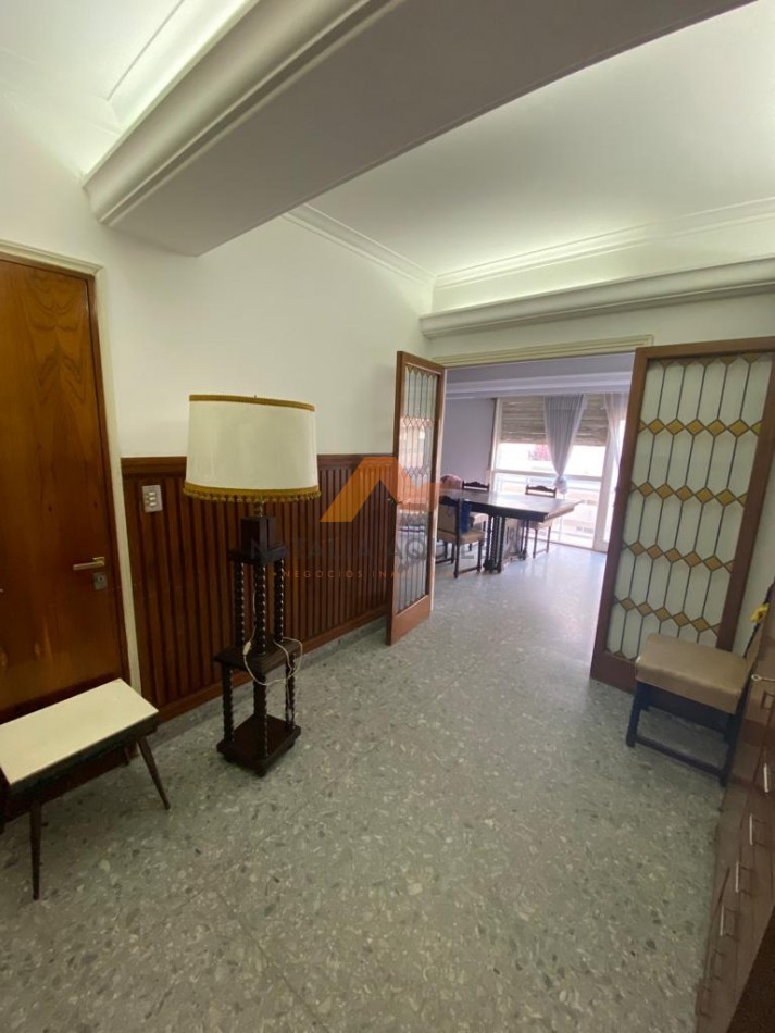 VENTA Departamento 3 amb c/ dependencia , zona Macrocentro.