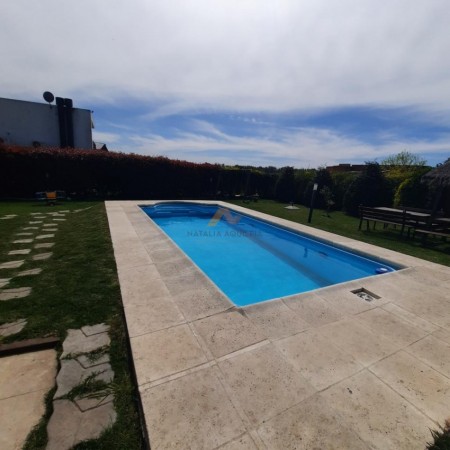 Casa 5 amb con piscina estilo moderno. Arenas del Sur