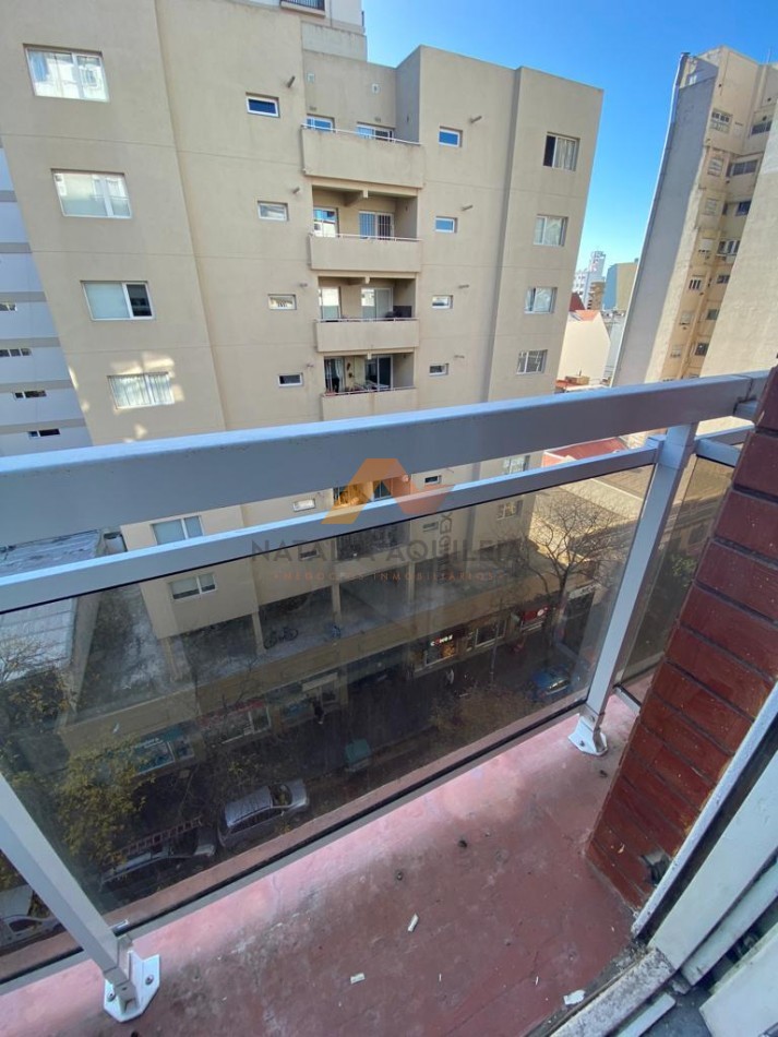 VENTA Departamento 3 amb c/ dependencia , zona Macrocentro.